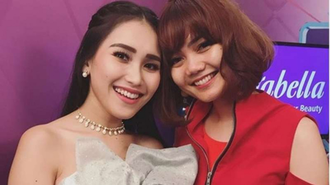 Ayu Ting Ting dan Rina Nose