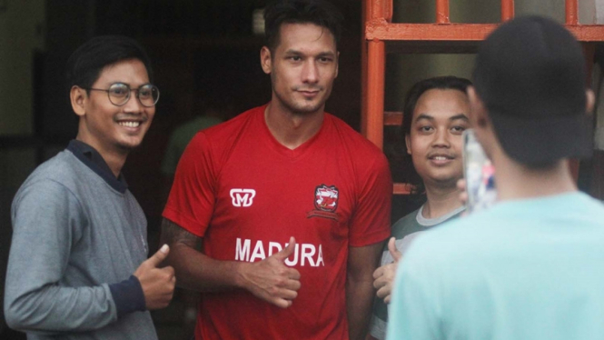 Pemain Madura United, Raphael Maitimo