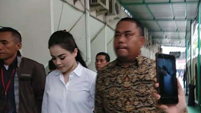 Jennifer Dunn tiba di Pengadilan Negeri Jakarta Selatan