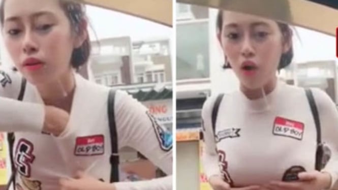 Gadis di Vietnam bercermin di depan kaca mobil