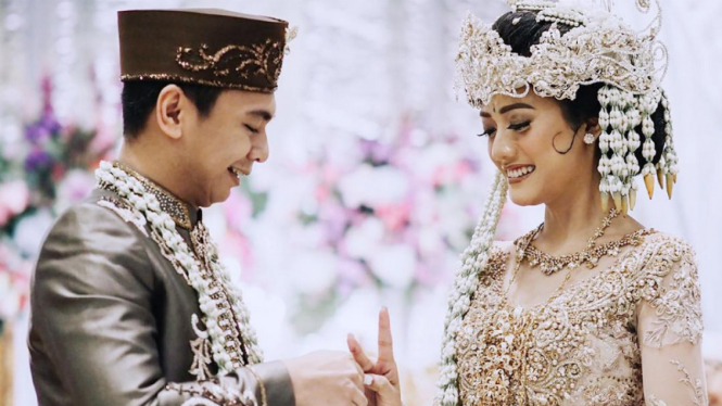 Raditya Dika dan Anissa Aziza.