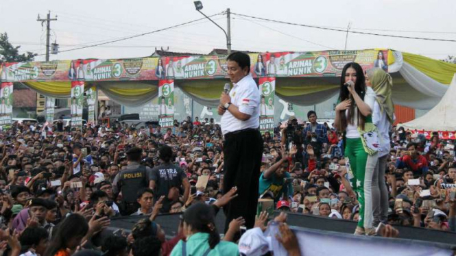 Kampanye akbar pasangan calon gubernur Lampung, Arinal Djunaidi-Chusnunia.
