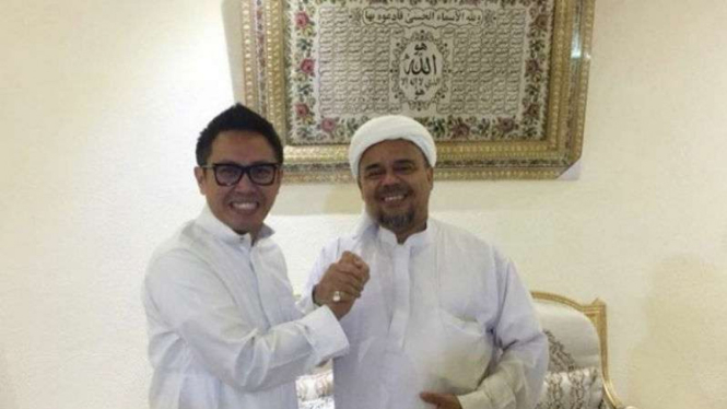 Eko Patrio berfoto bersama Habib Rizieq di Mekah 