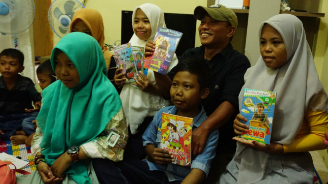 Pidi Baiq berbagi buku untuk anak-anak thalasemia di Aceh