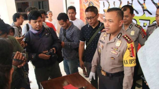 Polisi gelar kasus penangkapan begal di Kerawang.