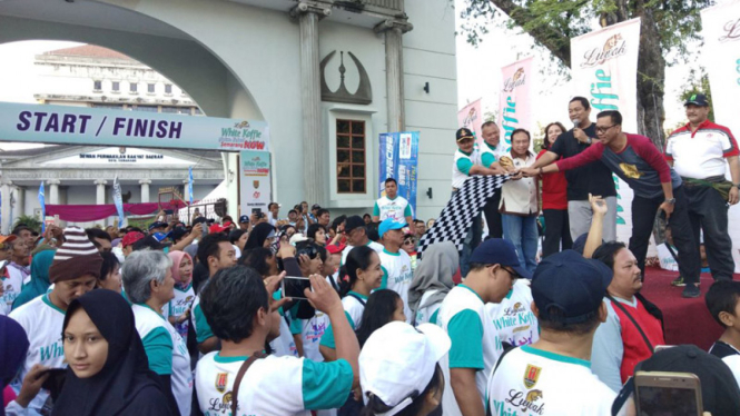 9.200 Warga Serentak Promosikan Kota Semarang