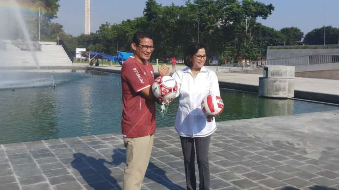 Menteri Keuangan Sri Mulyani dan Wagub Sandiaga Uni di Lapangan Banteng.