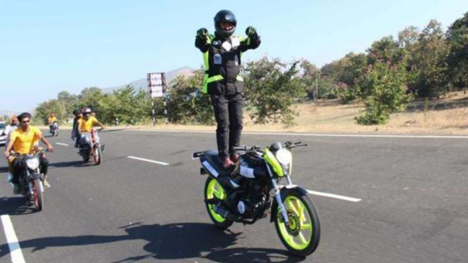 Aksi standing riding Pandey pecahkan rekor dunia.