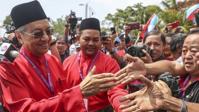 Sosok Mahathir Mohamad menggemparkan pesta demokrasi Malaysia tahun 2018. - EPA