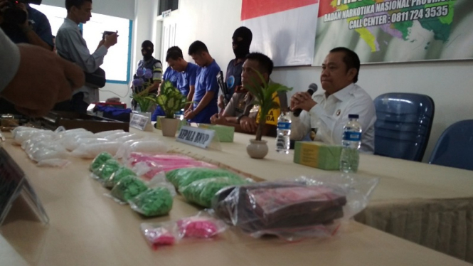 BNNP Lampung memaparkan barang bukti kasus narkoba beberapa waktu lalu.