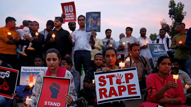 Aksi massa protes maraknya pemerkosaan di India