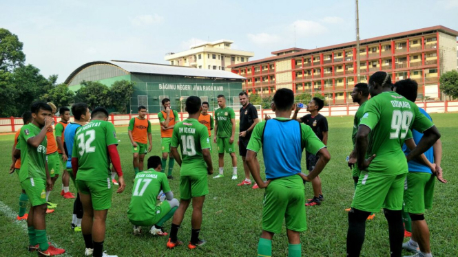 Suasana latihan Bhayangkara FC.