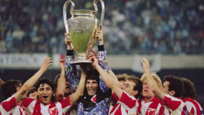 Red Star Belgrade juara European Cup 1990-91.