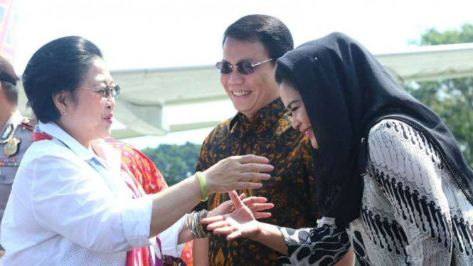 Ketua Umum PDIP Megawati Soekarnoputri dan Puti Guntur ziarah makan Bung Karno