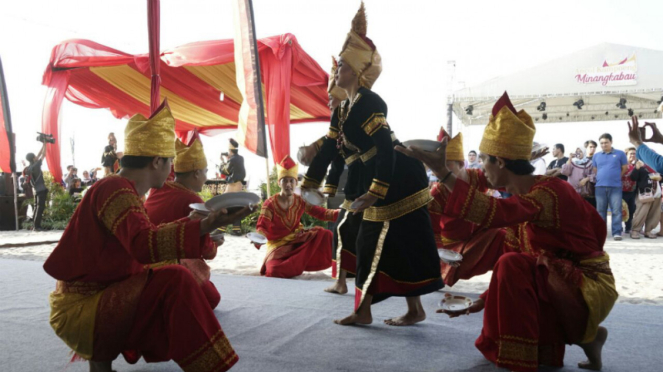 Festival Minangkabau di Taman Impian Jaya Ancol.
