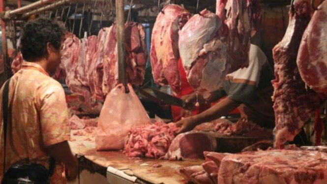 Masuknya daging kerbau beku asal India telah menggeser dominasi daging sapi asal Australia di pasar daging impor di Indonesia.