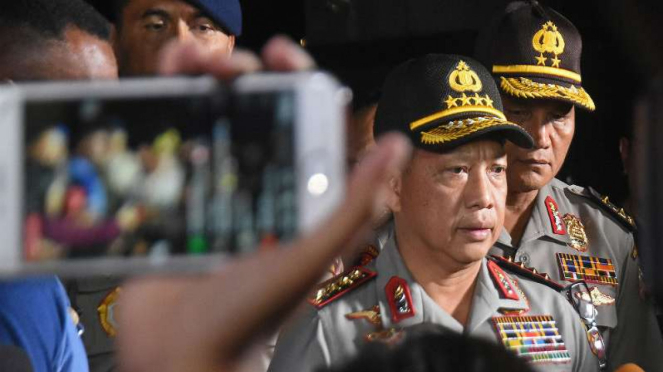 Kapolri Jenderal Pol Tito Karnavian (tengah) meninjau kerusuhan Mako Brimob