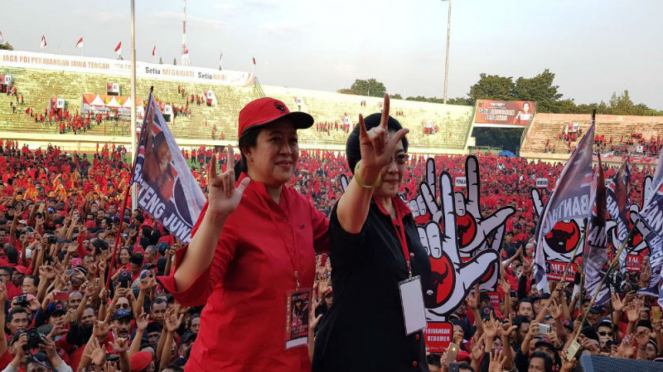 Ketua Umum PDIP Megawati Soekarnoputri dan Puan Maharani apel kader PDIP