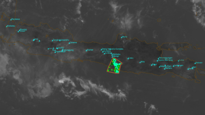 Debu letusan freatik Gunung Merapi dari citra satelit Himawari-8