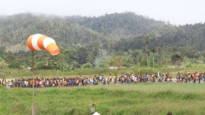 Warga Papua duduki Bandara Oksibil.