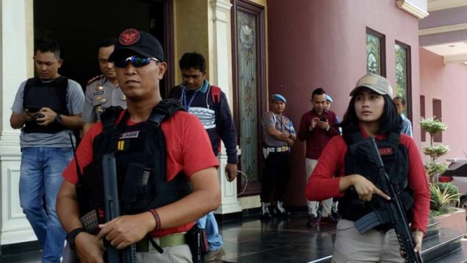 Penjagaan ketat usai ledakan bom gereja di Surabaya