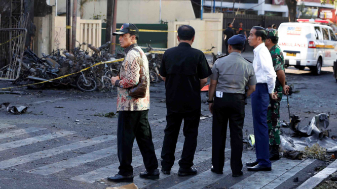 Presiden Joko Widodo kunjungi lokasi ledakan bom bunuh diri tiga gereja di Surabaya