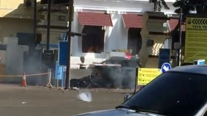 Suasana di sekitar Mapolrestabes Surabaya pascaledakan bom