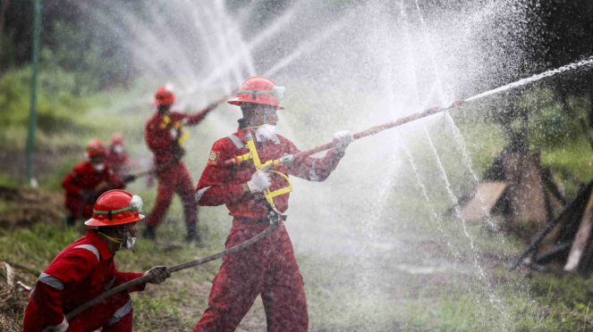 Simulasi pemadaman kebakaran lahan di Sungai Baung, Ogan Komering Ilir (OKI)