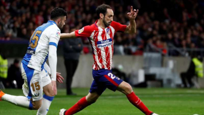 Bek Atletico Madrid, Juanfran (kanan).