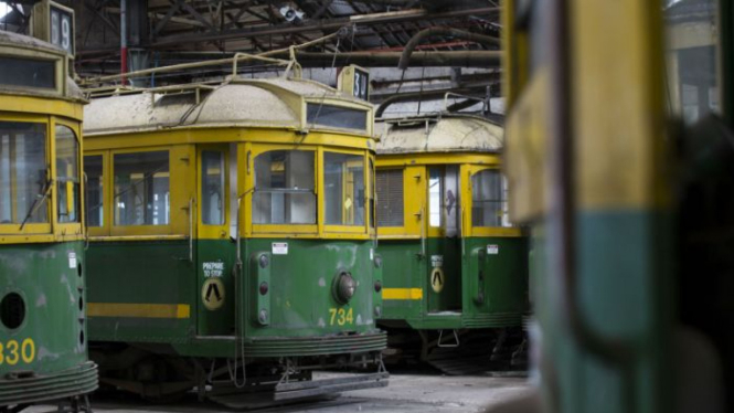 Trem Kelas W pensiunan di Newport Railway Workshops, Melbourne.
