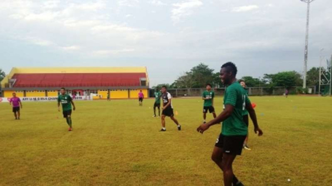 Pemain Sriwijaya FC latihan.