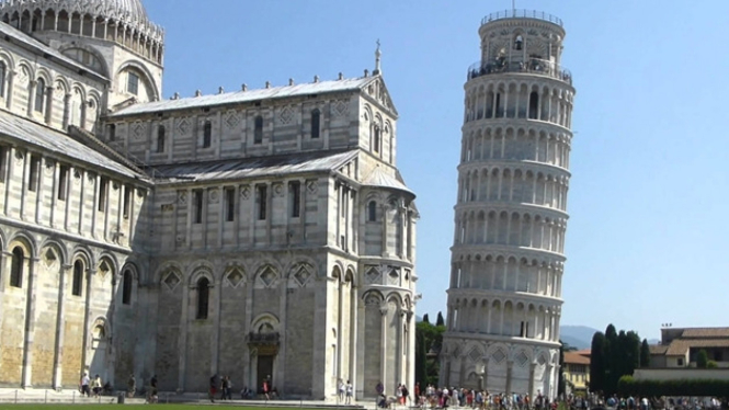 Menara Pisa.