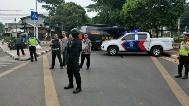 Penemuan kardus mencurigakan di kawasan Pal Merah, Jakarta Pusat.