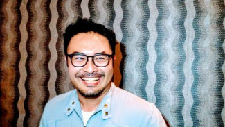 Surya Saputra Dinilai Cocok Jadi Pak Kyai
