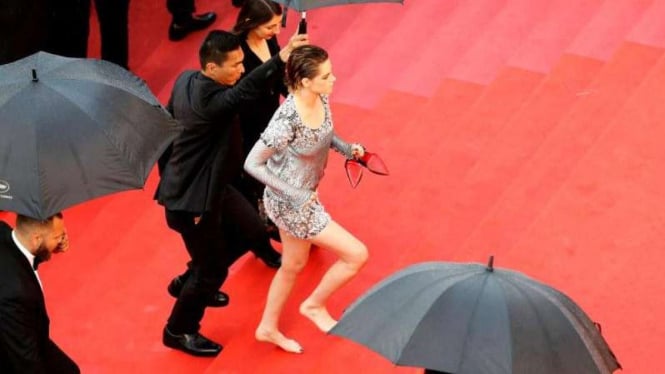 Kristen Stewart telanjang kaki di Festival Film Cannes