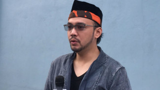 Duka Sandy Tumiwa, Dipenjara Saat Ibunda Meninggal Dunia