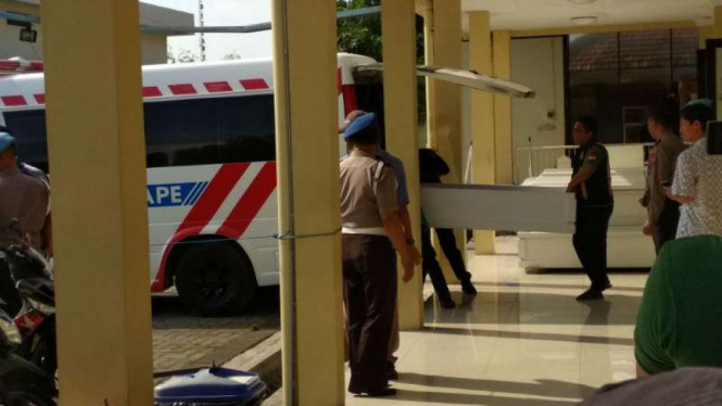 Rumah Sakit Bhayangkara di Surabaya tempat jenazah terduga teroris disimpan dan diidentifikasi.