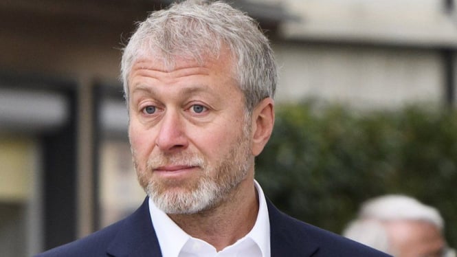 Roman Abramovich tidak menghadiri pertandingan final piala FA antara Chelsea dan Manchester United pada Sabtu (19/05). - EPA