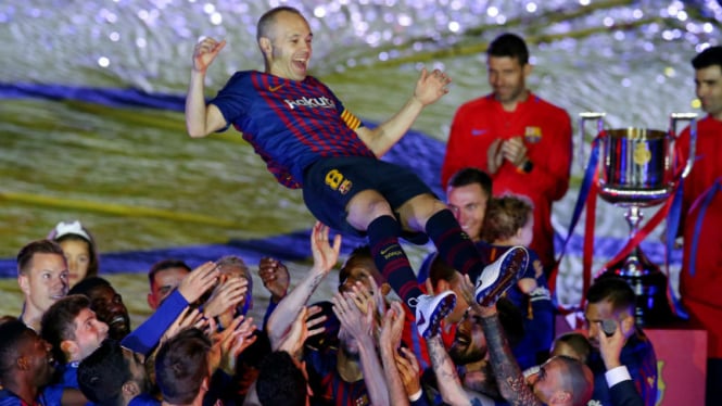 Momen perpisahan Andres Iniesta dengan Barcelona.