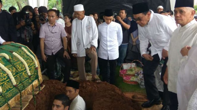 Pemakaman Adara Taista, menantu Hatta Rajasa.