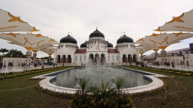 Masjid Raya Baiturrahman, Banda Aceh, Aceh.