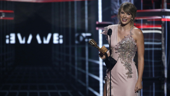 Taylor Swift Raih 2 piala Billboard Music Awards