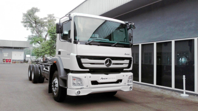 Truk Mercedes-Benz Axor 2523R