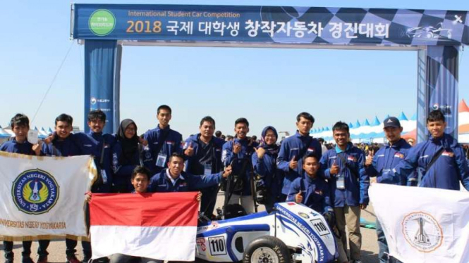 Tim Mobil Garuda Indonesia UNY saat berlaga di Korea Selatan