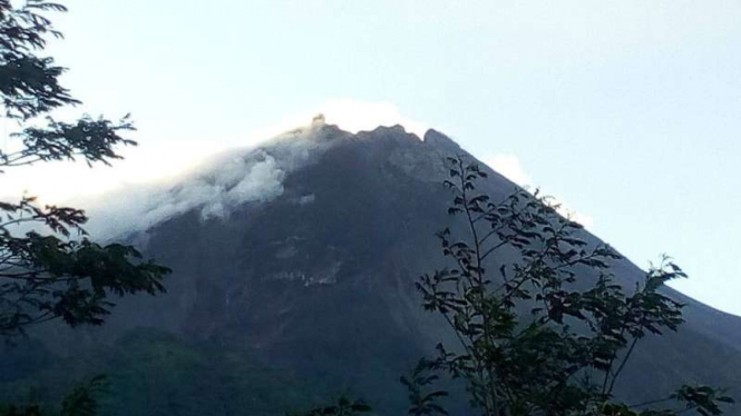 Kondisi Gunung Merapi sehari usai status waspada.