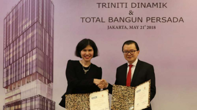 Penandatanganan kontrak kerja sama Triniti Dinamik dan Total Bangun Persada.