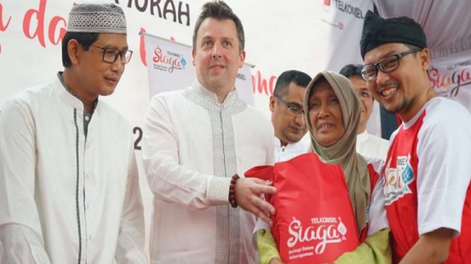 Telkomsel beri santunan ke anak yatim dan kaum dhuafa, bahkan ke masjid