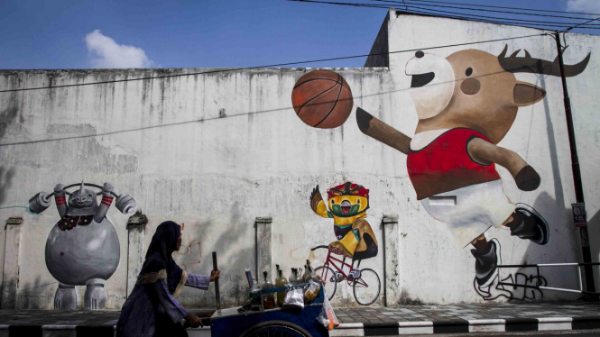 Mural bergambar maskot Asian Games 2018 di Pucang Sawit, Jebres, Solo