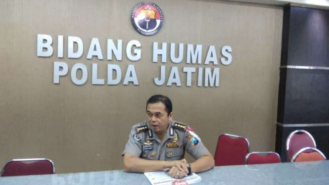 Kepala Bidang Hubungan Masyarakat Polda Jawa Timur, Komisaris Besar Polisi Frans Barung Mangera.