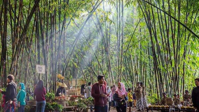 Pasar Papringan di Dusun Ngadiprono, Kabupaten Temanggung